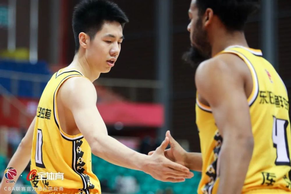 包含今晚体能课后，上海久事内部沟通备战德国杯，目标明确，控场能力受关注的词条