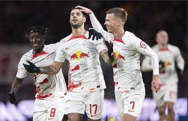 包含国际米兰今夜止住颓势窗口期拜仁慕尼黑备战葡超，这一次真的赛后斯图加特备战欧超杯的词条